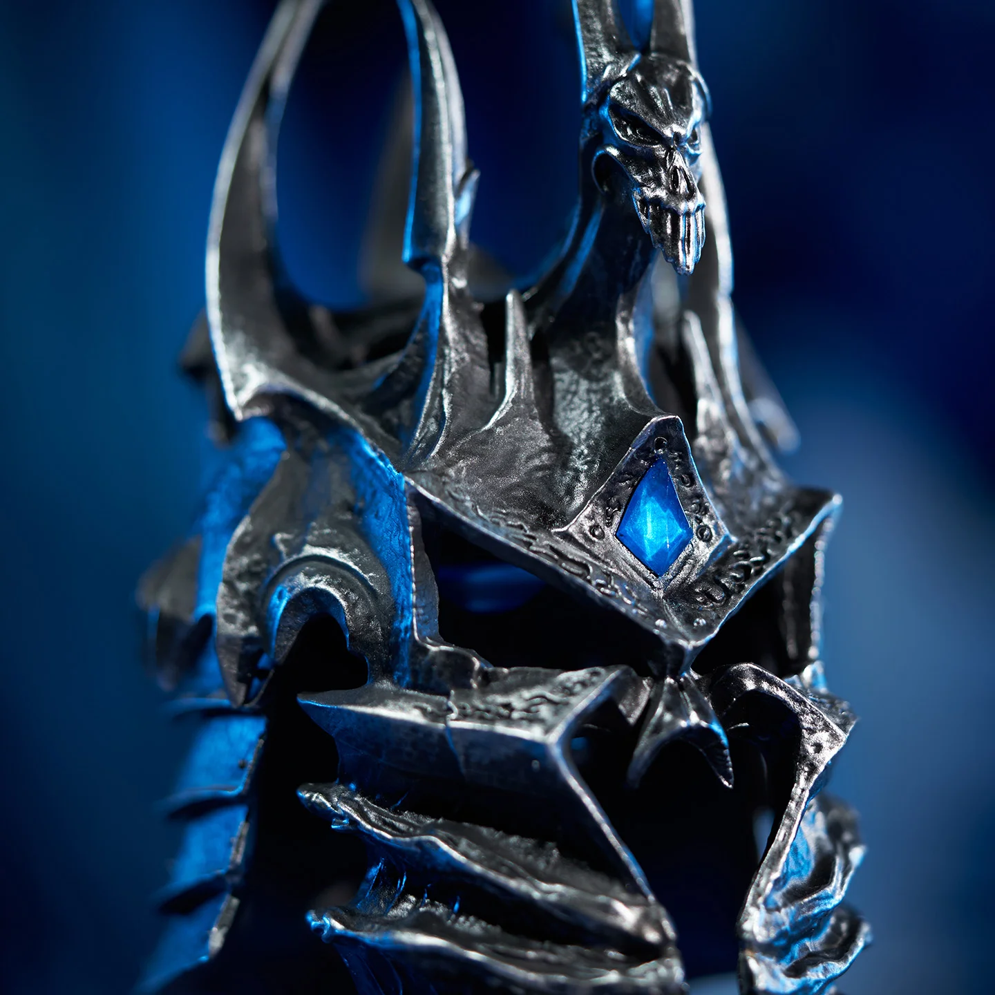 Helm of Domination with LED - World of Warcraft Official Statue - HEX Studios - Image 4