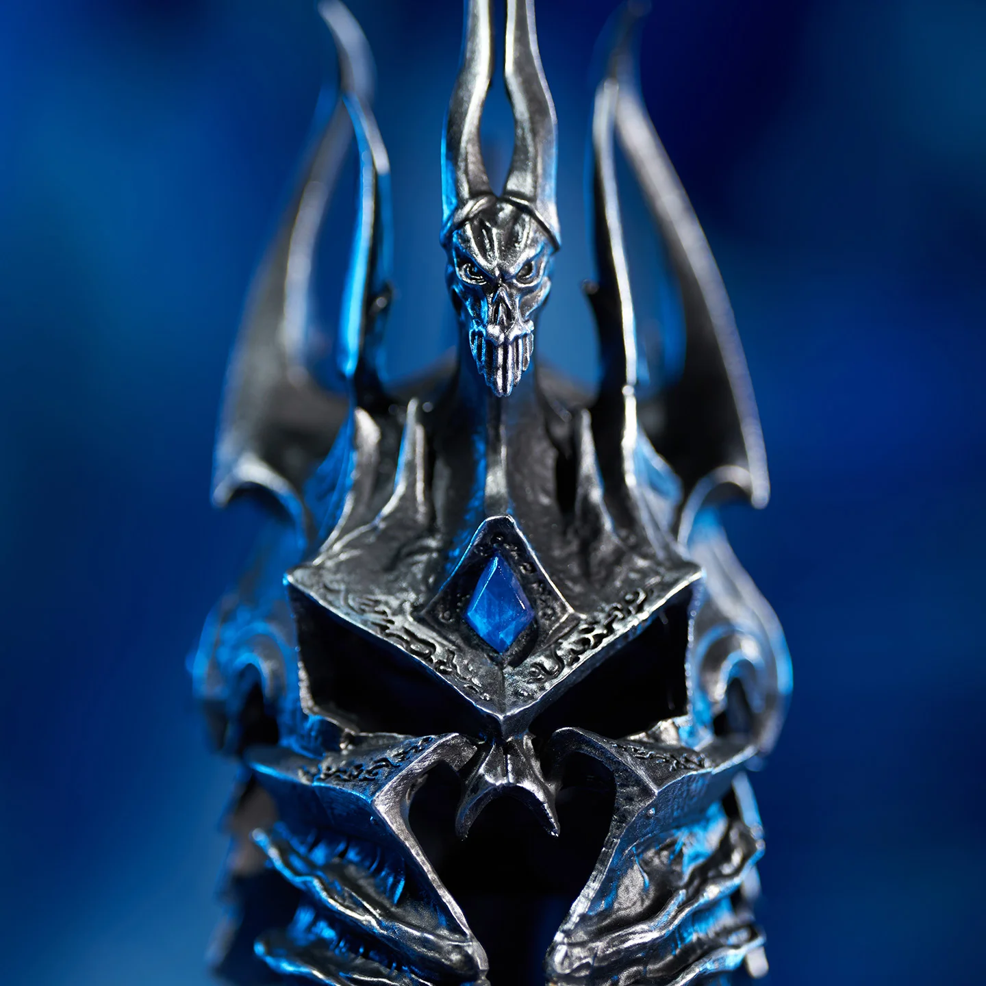 Helm of Domination with LED - World of Warcraft Official Statue - HEX Studios - Image 3