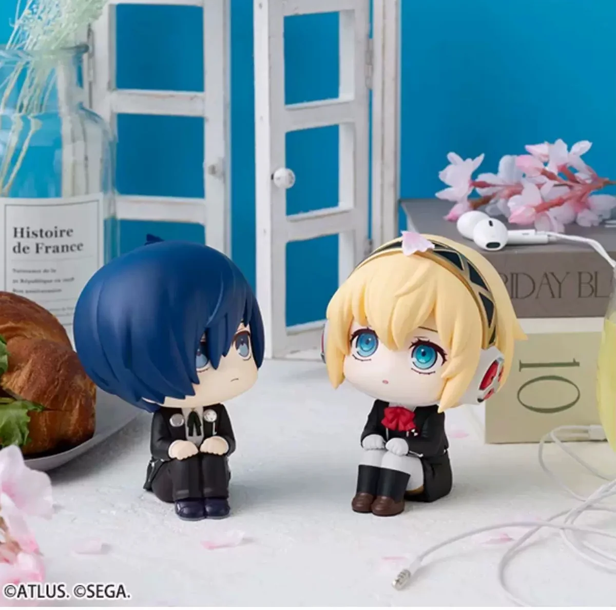 Detailed view of MegaHouse LOOKUP Makoto Yuki and Aigis Persona 3 Reload chibi figures from multiple angles, highlighting their cute desktop-ready side.