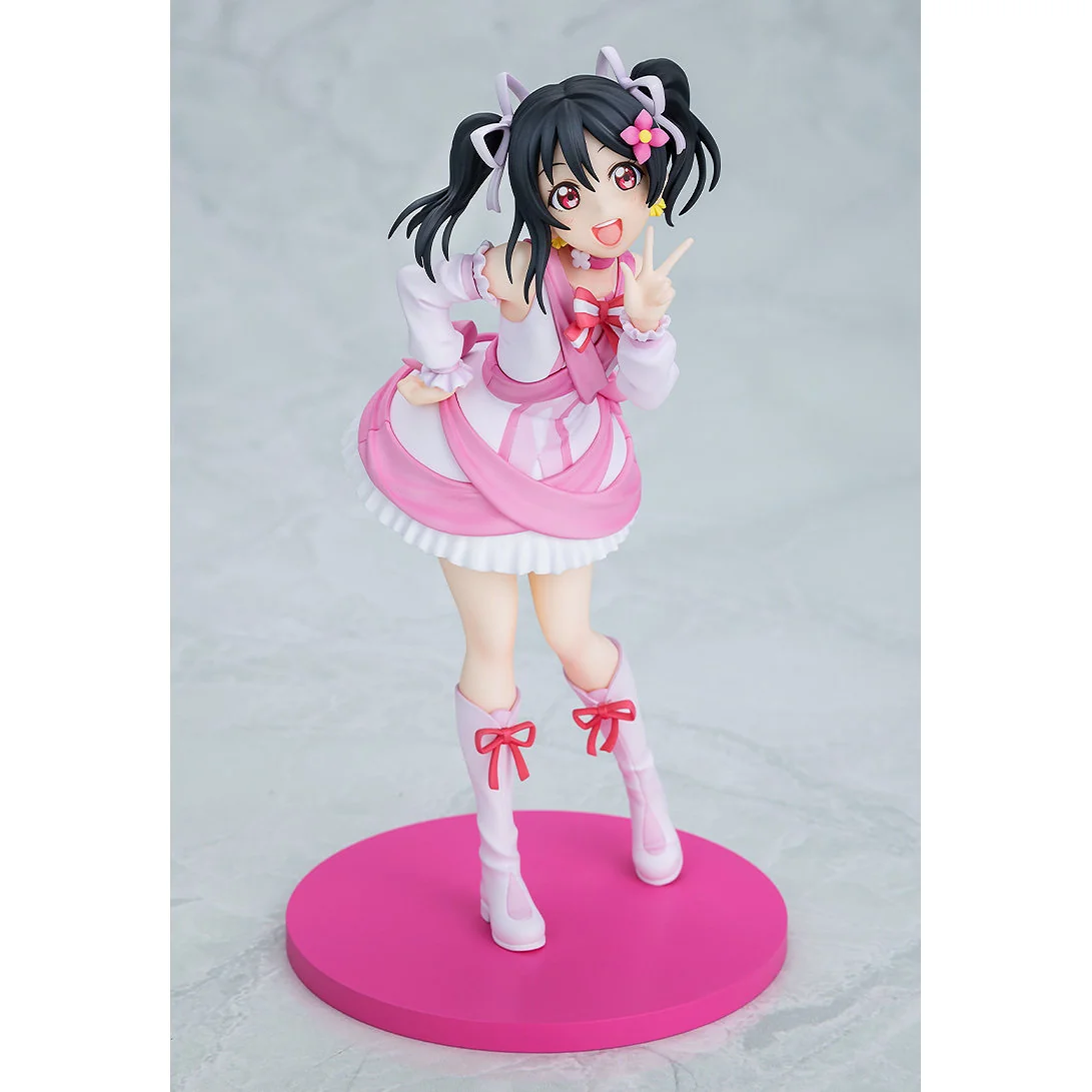 "Yazawa Nico Bokutachi wa Hitotsu no Hikari Ver. figure by Good Smile Company, showcasing her iconic dynamic idol pose and vibrant stage outfit."