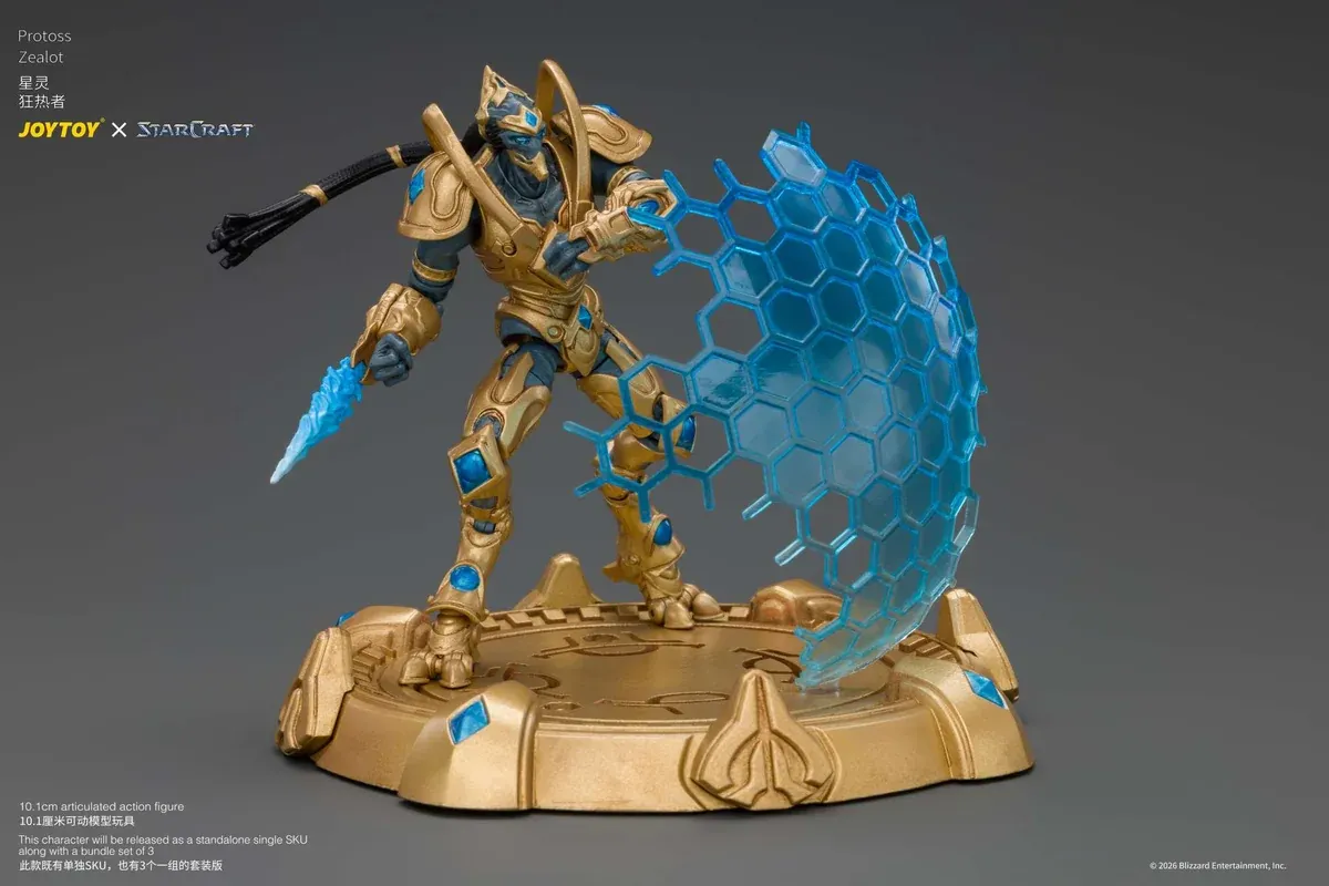 "Main image of the 1/25 JOYTOY Starcraft Protoss Zealot figure, showcasing its highly articulated design, intricate metallic armor, and glowing psi."