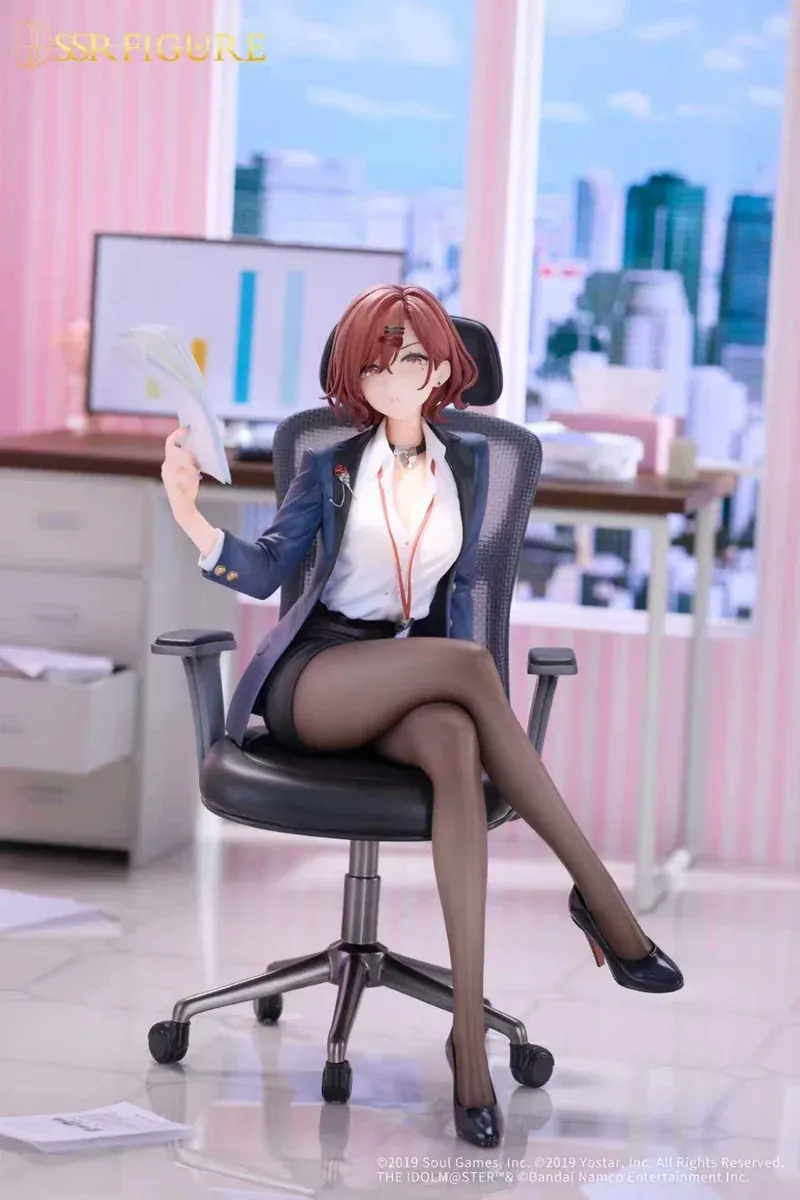 "Close-up of 1/7 Madoka Higuchi figure, showcasing intricate details of her elegant Mahjong Soul collaboration attire from a unique angle."