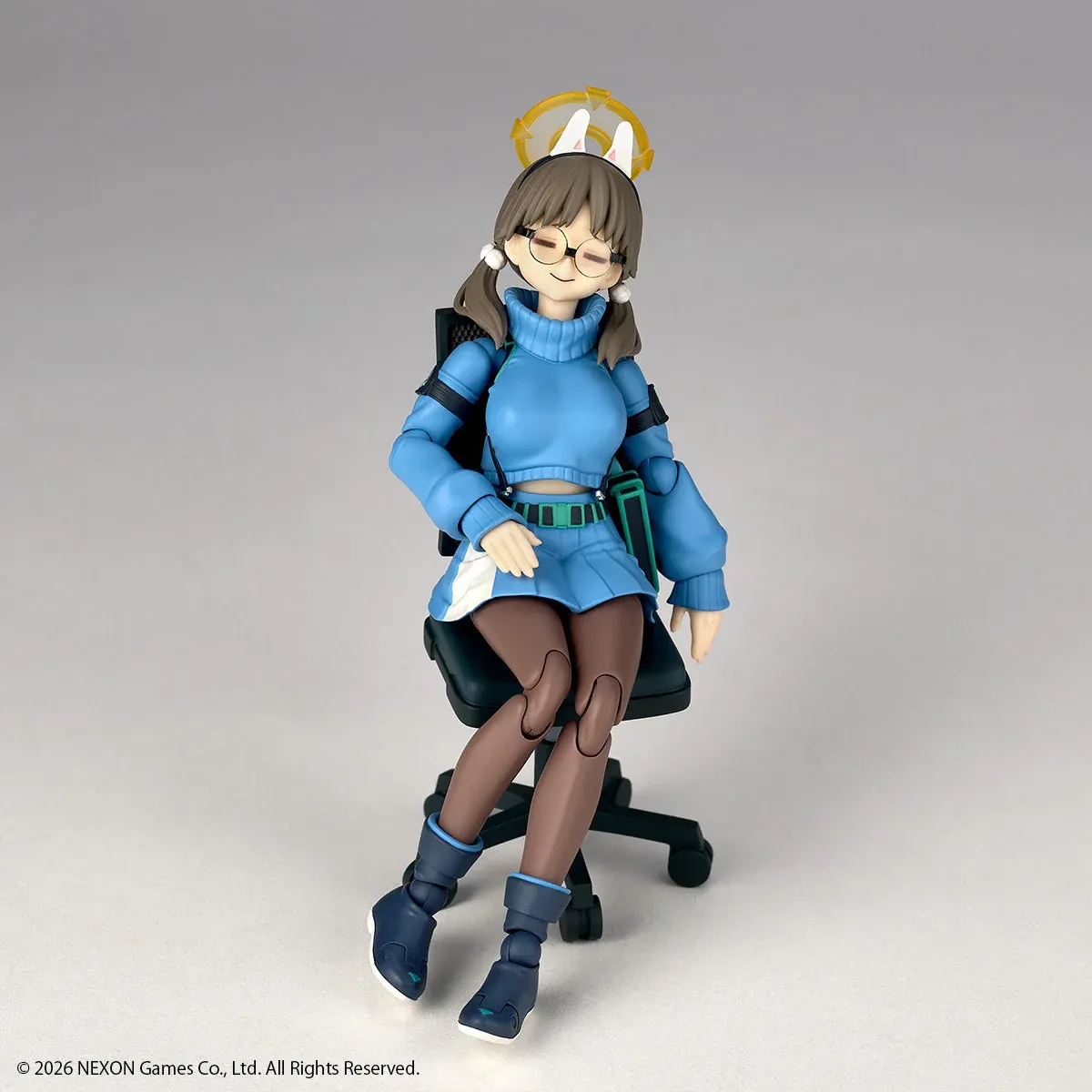 "Detailed Blue Archive figure gallery: cute anime schoolgirl's dynamic poses, interchangeable parts, and anime-accurate sculpting from multiple angles."