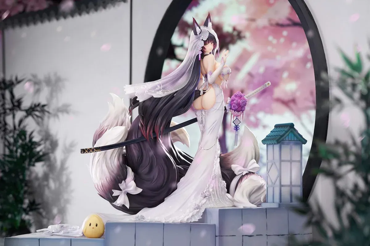 "Official Azur Lane Kroos Wisteria Heart Ver. 1/7 scale statue by APEX Studio, capturing her serene elegance and delicate wisteria details."